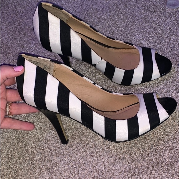 WORN ONCE Black and White Fioni heels - Picture 3 of 3